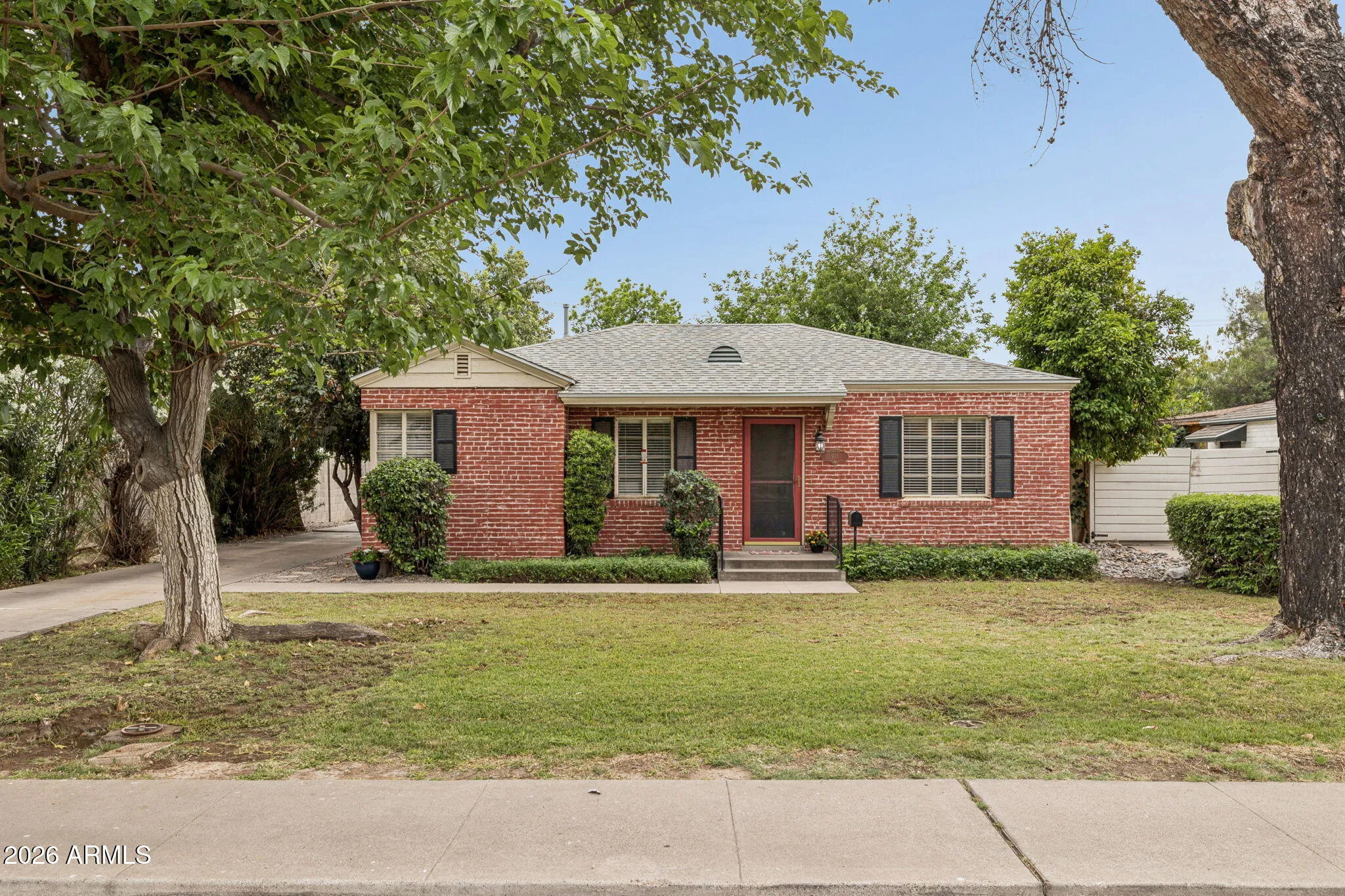 931 W Mackenzie Drive, Phoenix, Arizona 85013